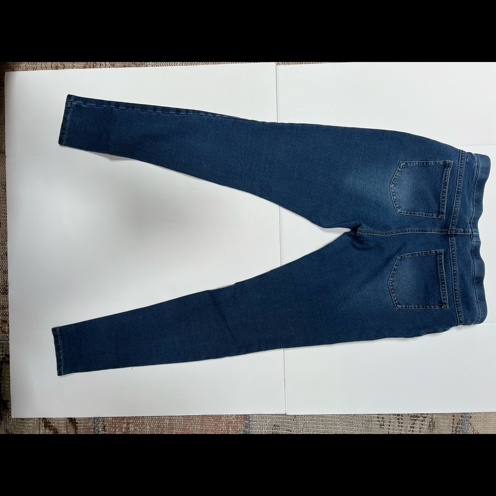 Hue stretch fit jeans  so comfortable.  Worn one time